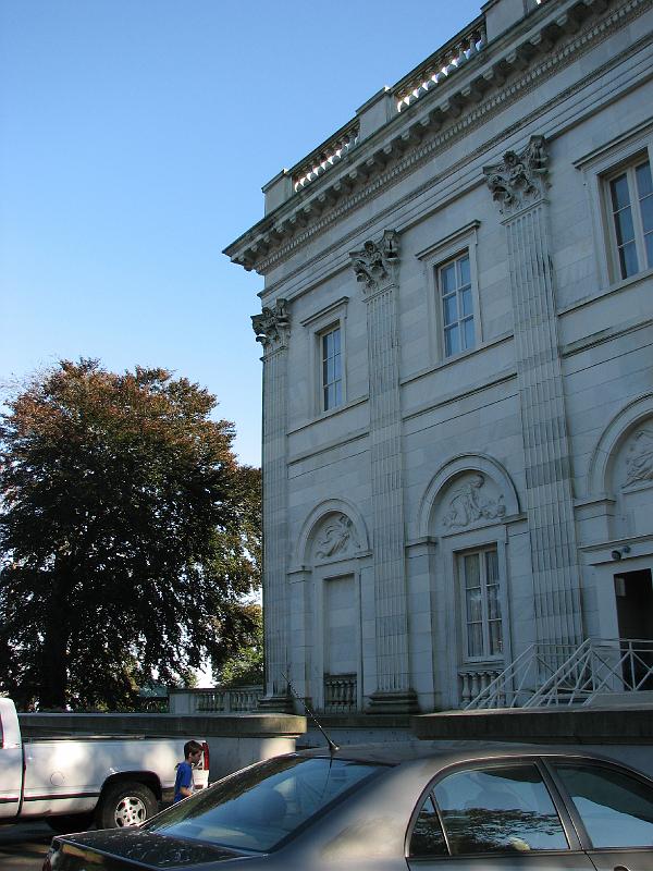 2008-10-12_Tiverton_Newport_Mansions 004.jpg